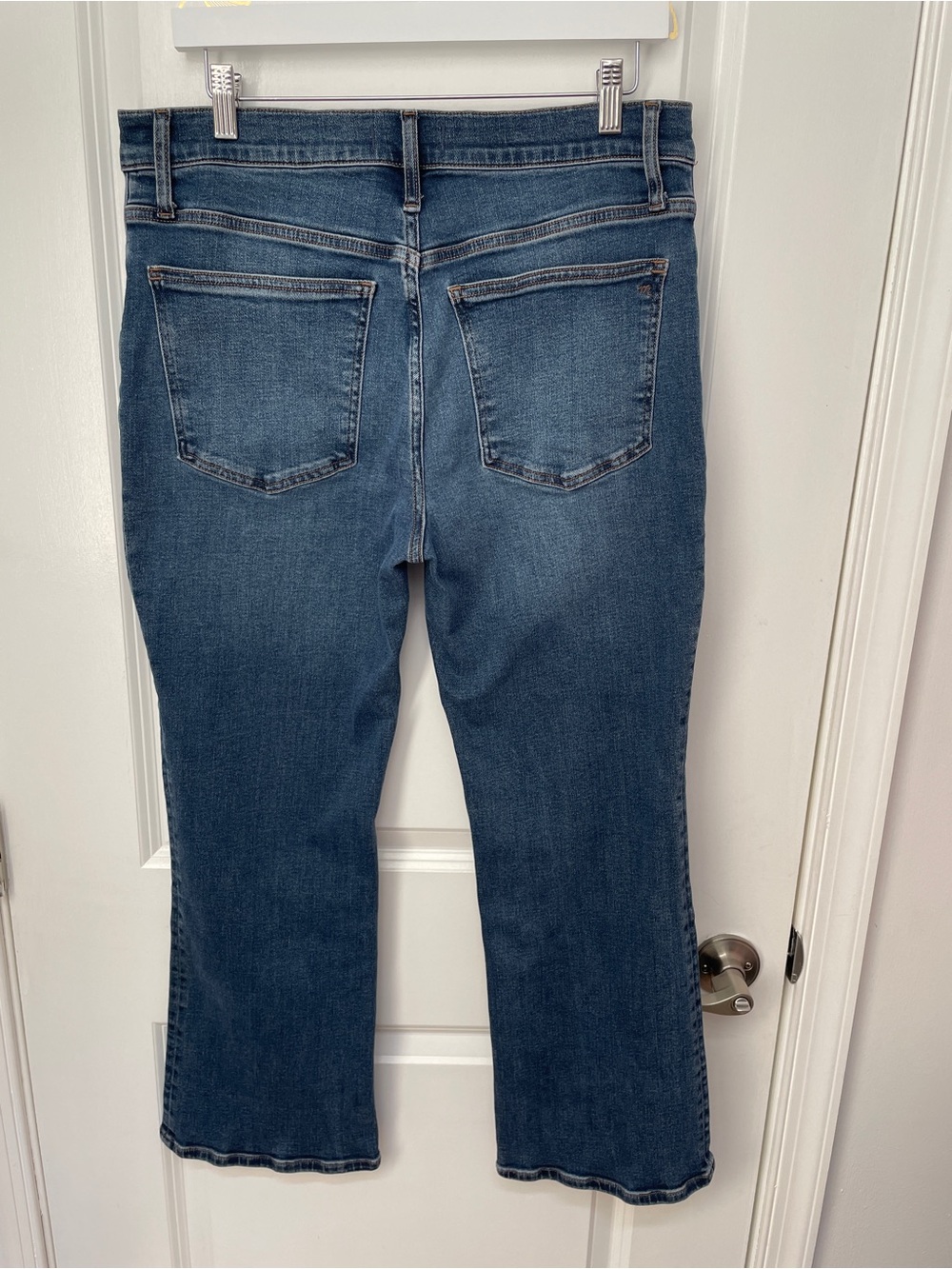 Madewell women’s size 31 mid rise kick out Cropped Jeans in Medium Blue - Picture 4 of 6